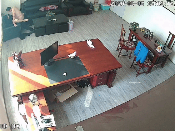 黑客破解摄像头偷拍河北某摄影店女老板 年纪30左右 在公司办公室与2名男子长达两年偷情记录