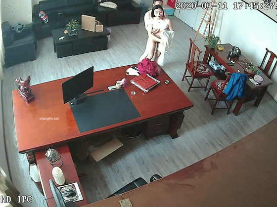 黑客破解摄像头偷拍河北某摄影店女老板 年纪30左右 在公司办公室与2名男子长达两年偷情记录