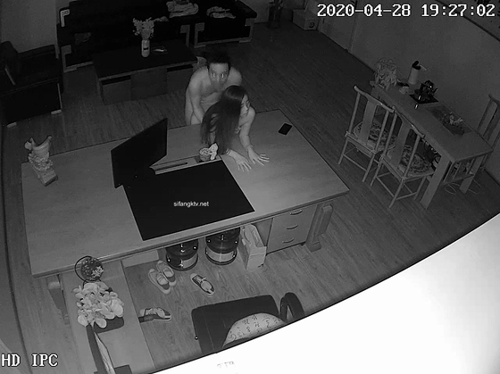 黑客破解摄像头偷拍河北某摄影店女老板 年纪30左右 在公司办公室与2名男子长达两年偷情记录