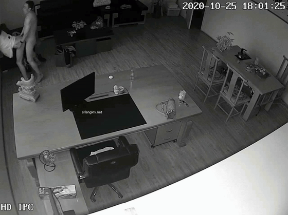 黑客破解摄像头偷拍河北某摄影店女老板 年纪30左右 在公司办公室与2名男子长达两年偷情记录