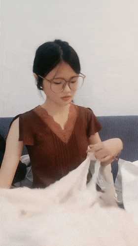 2024年3月重磅最正宗校花【被遗忘的小猫】眼镜妹反差婊，白瘦幼被无套，喷血推荐极品啊！