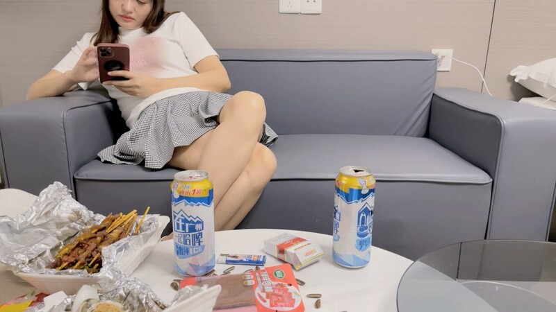 97年偷情小少妇背着老公无套内射脸蛋挺漂亮颇有几分姿色