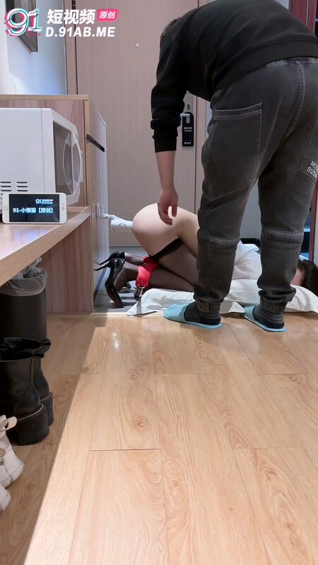 调教母狗校花女友甄选 露出自慰取外卖惊呆小哥共享极品娇媚女友越漂亮越反差会玩