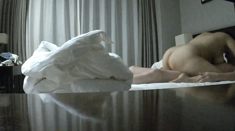 35岁出轨人妻，酒店里享受帅哥的暴风骤雨，吊钟美乳欲求不满嗷嗷叫！