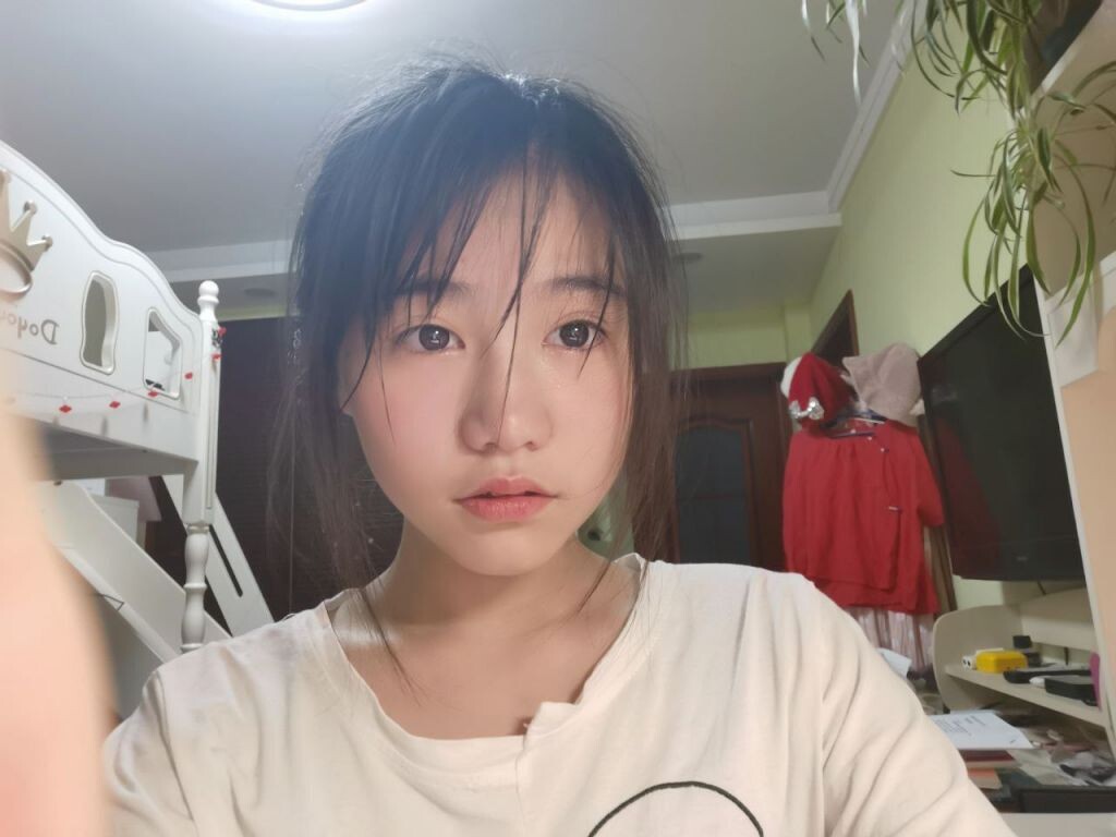 宿舍里讨论到经历过的第一个男人