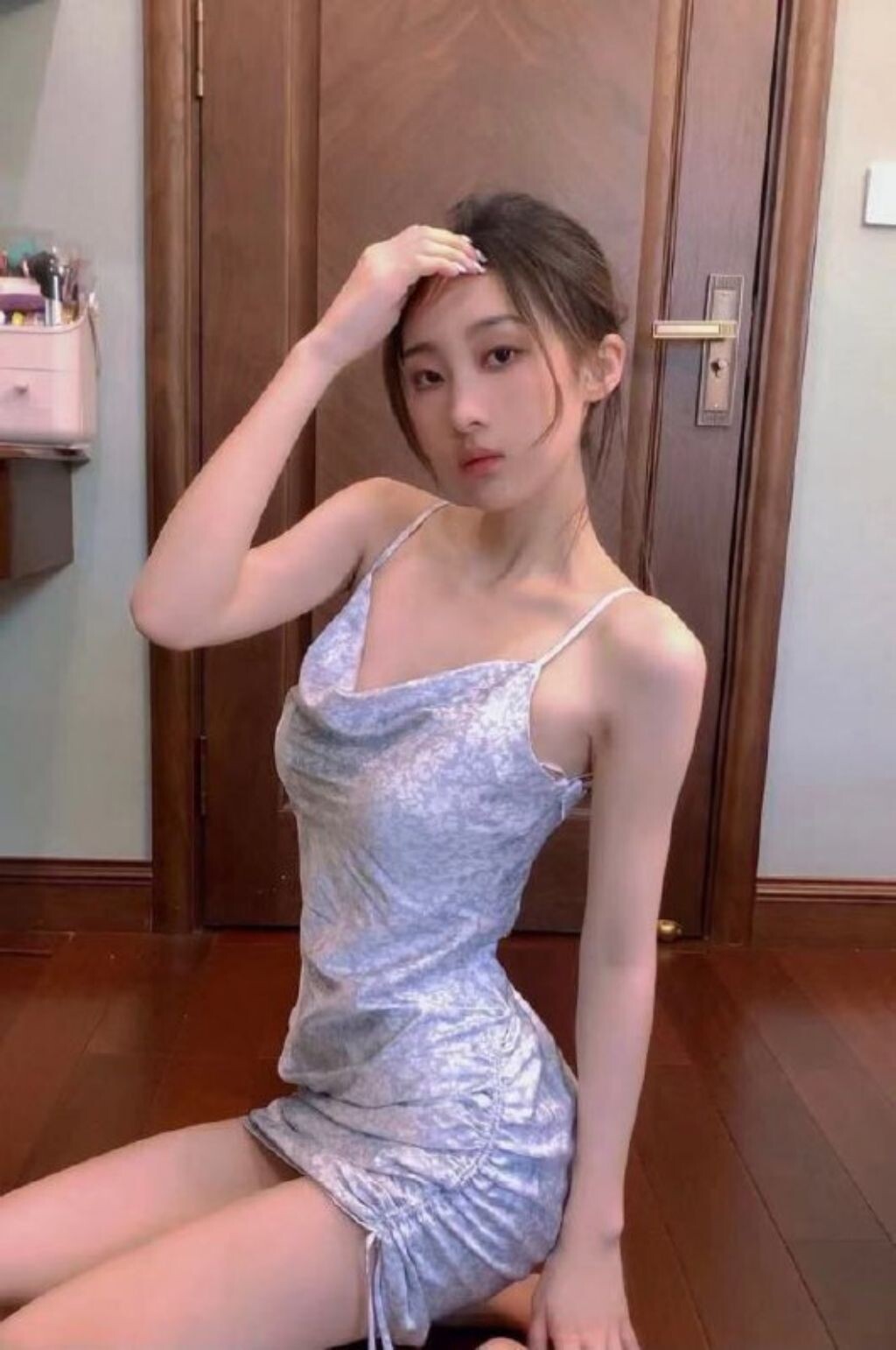 女友是护士，撮合我和她同时，怀疑这是个局啊