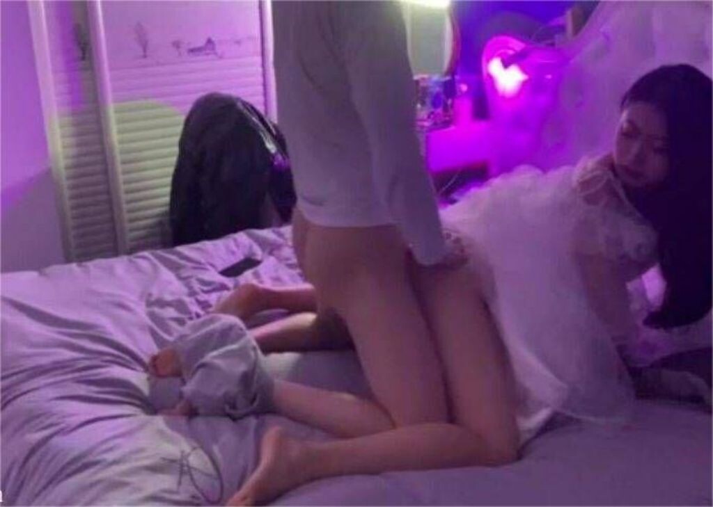 宿舍里讨论到经历过的第一个男人