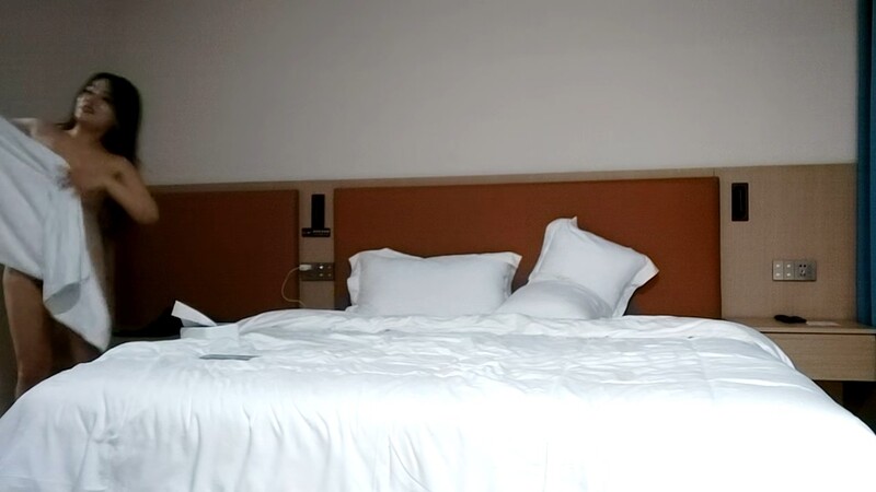 这次破了纪录身高180，极品骚货淫荡至极，征服感慢慢激情爆操，香艳刺激！