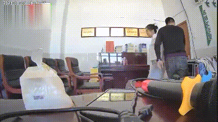 老干部与女下属会议室啪啪又没关摄像头 看老色鬼这猴急样 操的人家一点都不舒服