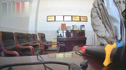 老干部与女下属会议室啪啪又没关摄像头 看老色鬼这猴急样 操的人家一点都不舒服