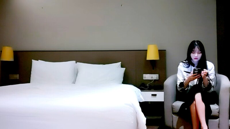 23岁漂亮外围女神清纯听话狂暴抠逼连操一小时这钱赚得真是不容易