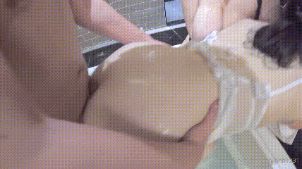 双飞巨乳人妻 这种超级大奶子能操到一个已经满足 四个大球球让人眼花 无套输出 白浆直流