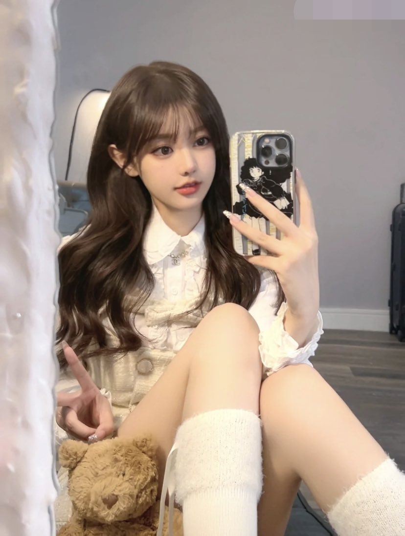 爆操新乐美院颜值萝莉 反差至极 直接射在了嘴上 燃爆了 极品jk双马尾小萝莉 表情特写无比销魂