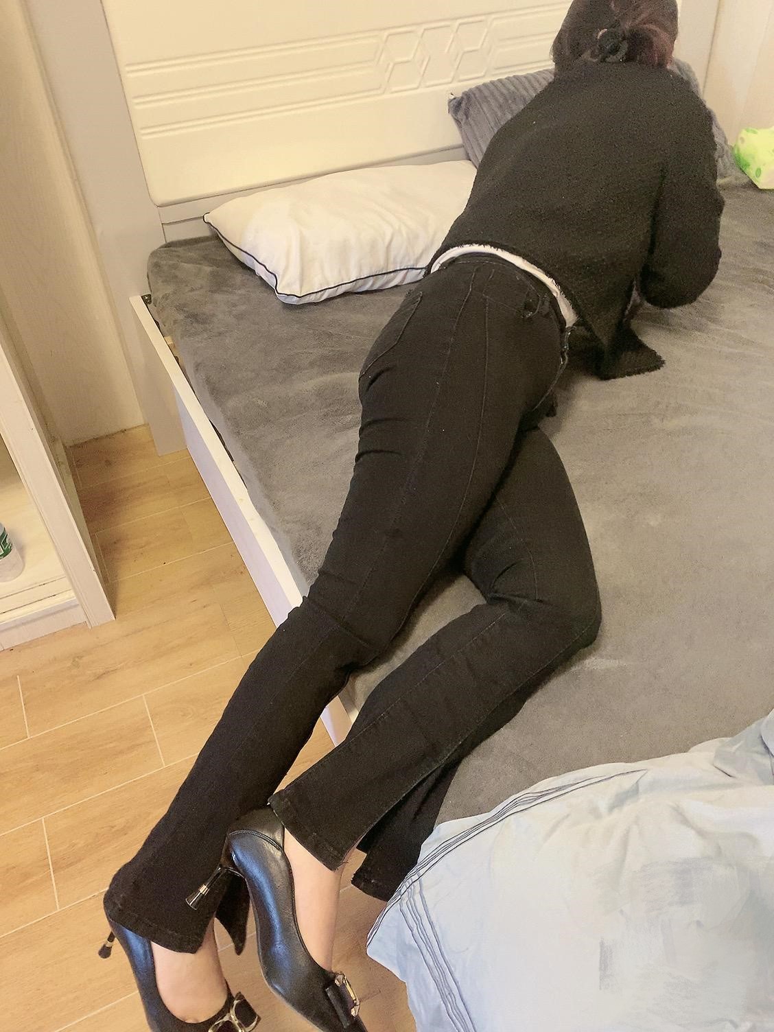 哥哥刚走马上找嫂子上楼肛交内射 不顾邻居忘我呻吟