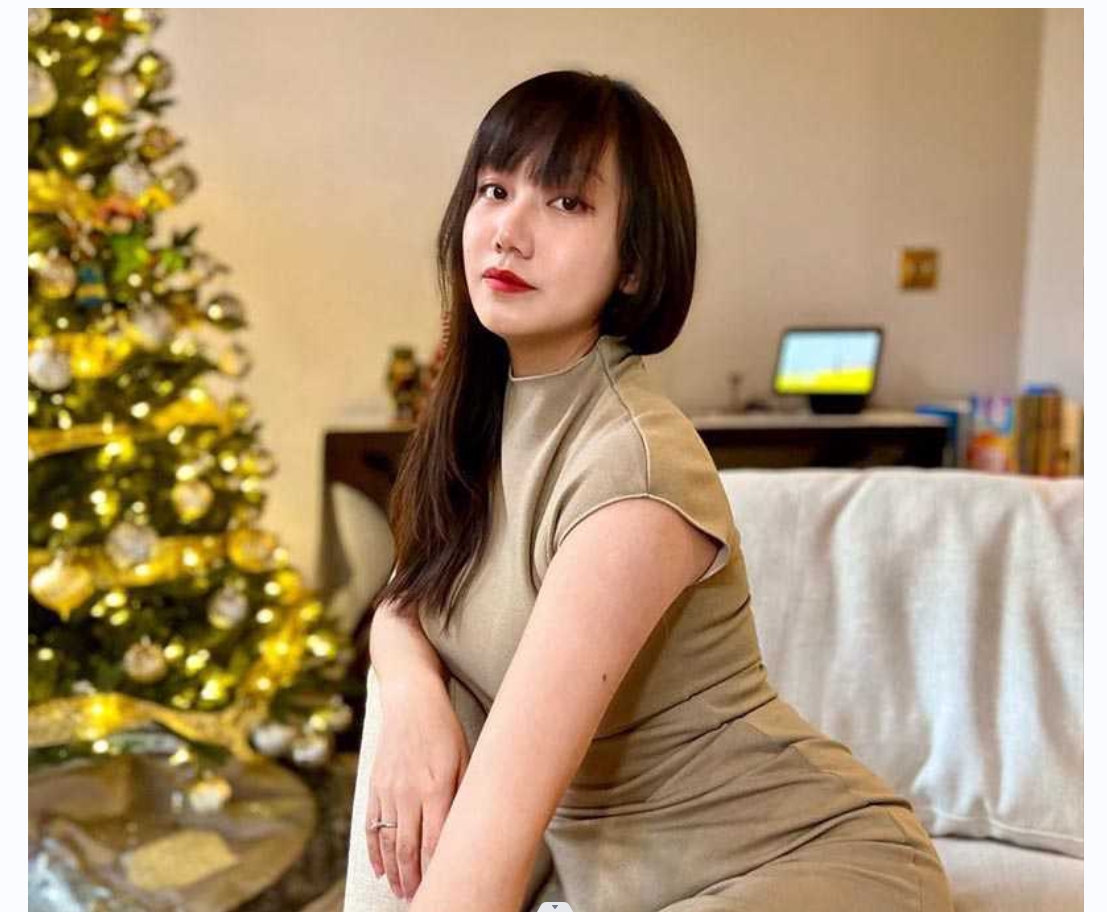 泸州大奶人妻少妇出轨 和炮友户外露出 到处展示自己的大奶 在酒店做爱视频流出