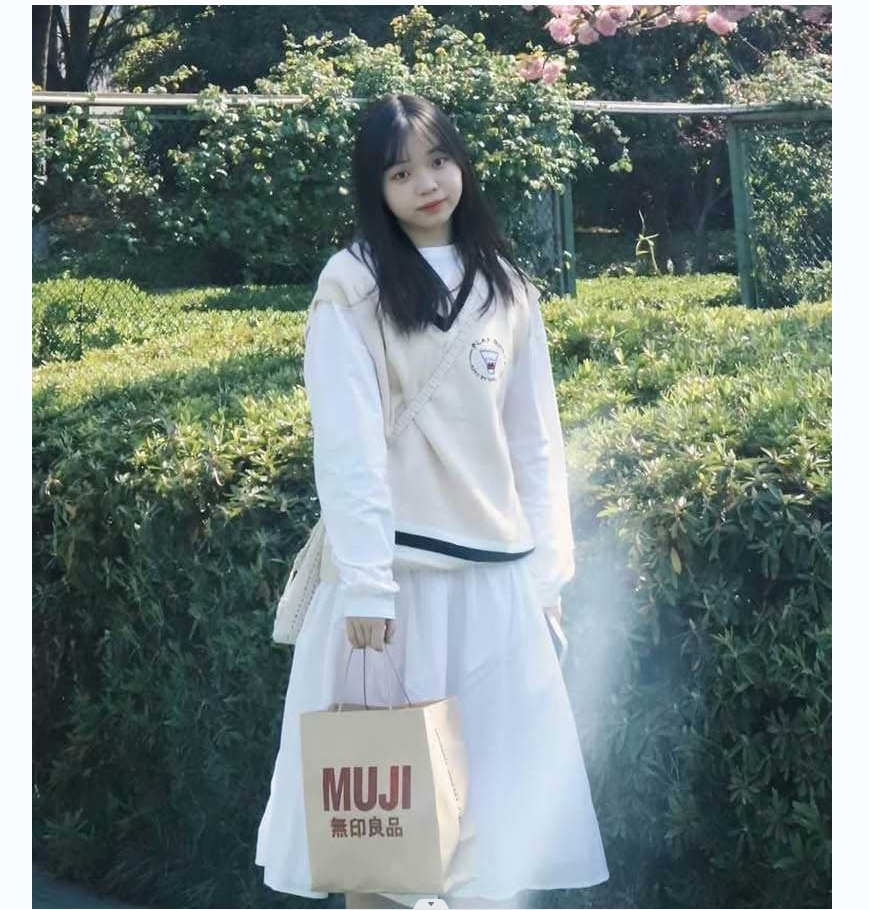 四川南充女教师 张海英 被开发成母狗 三洞已开一线天馒头逼 身材真是极品啊！