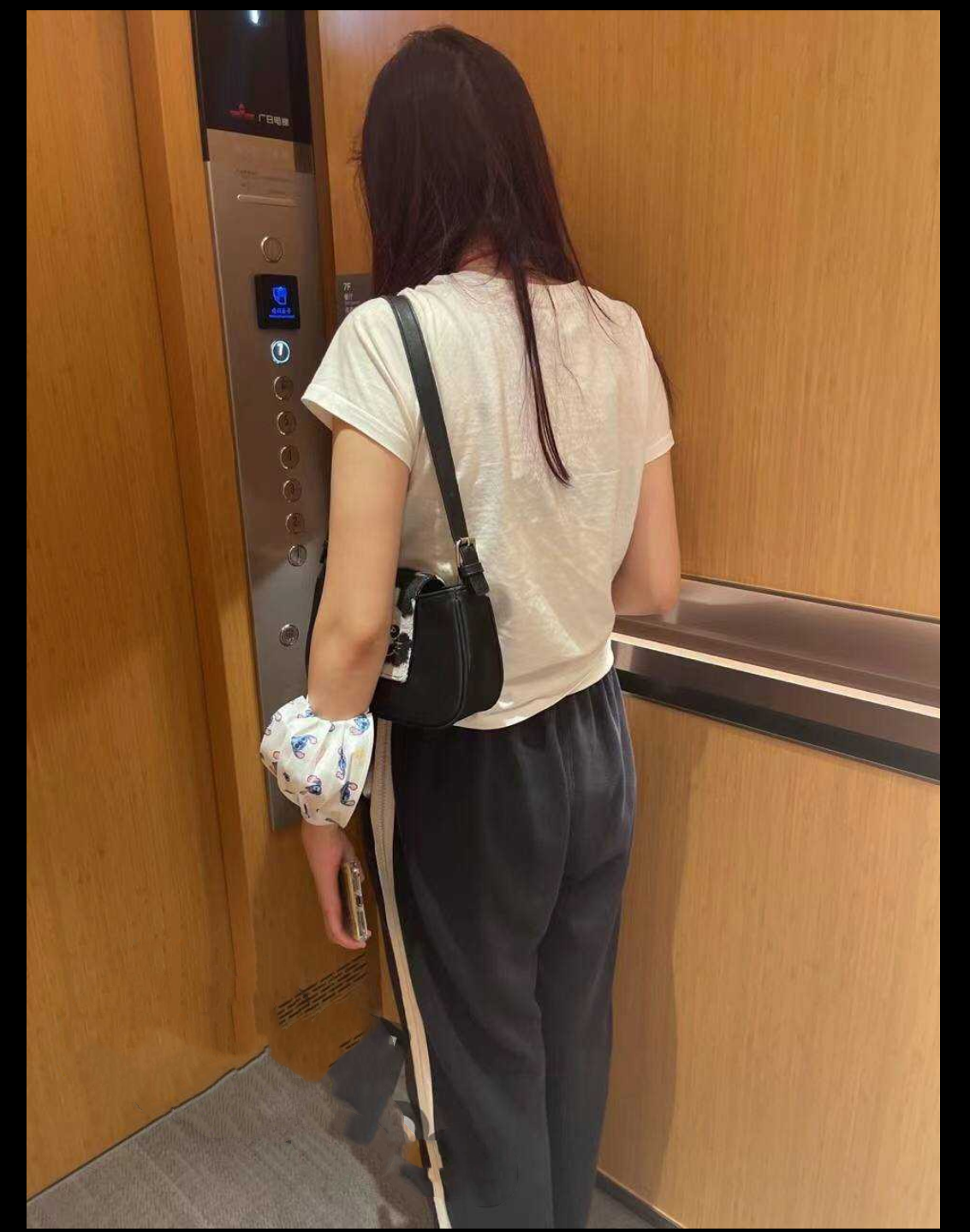 广东深圳锐思教育龙华校区人民教师李金玲趁老公在外工作，经常与不同炮友偷情，绝对是人民的好性奴