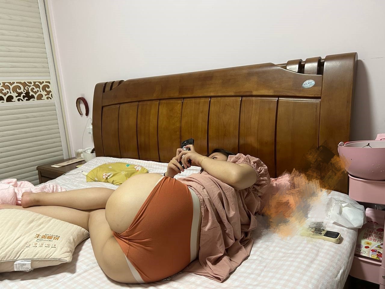 曝光河南驻马店反差中学老师 学校里为人师表 私下约炮掰开骚穴给炮友拍照 被后入的忘我淫叫!