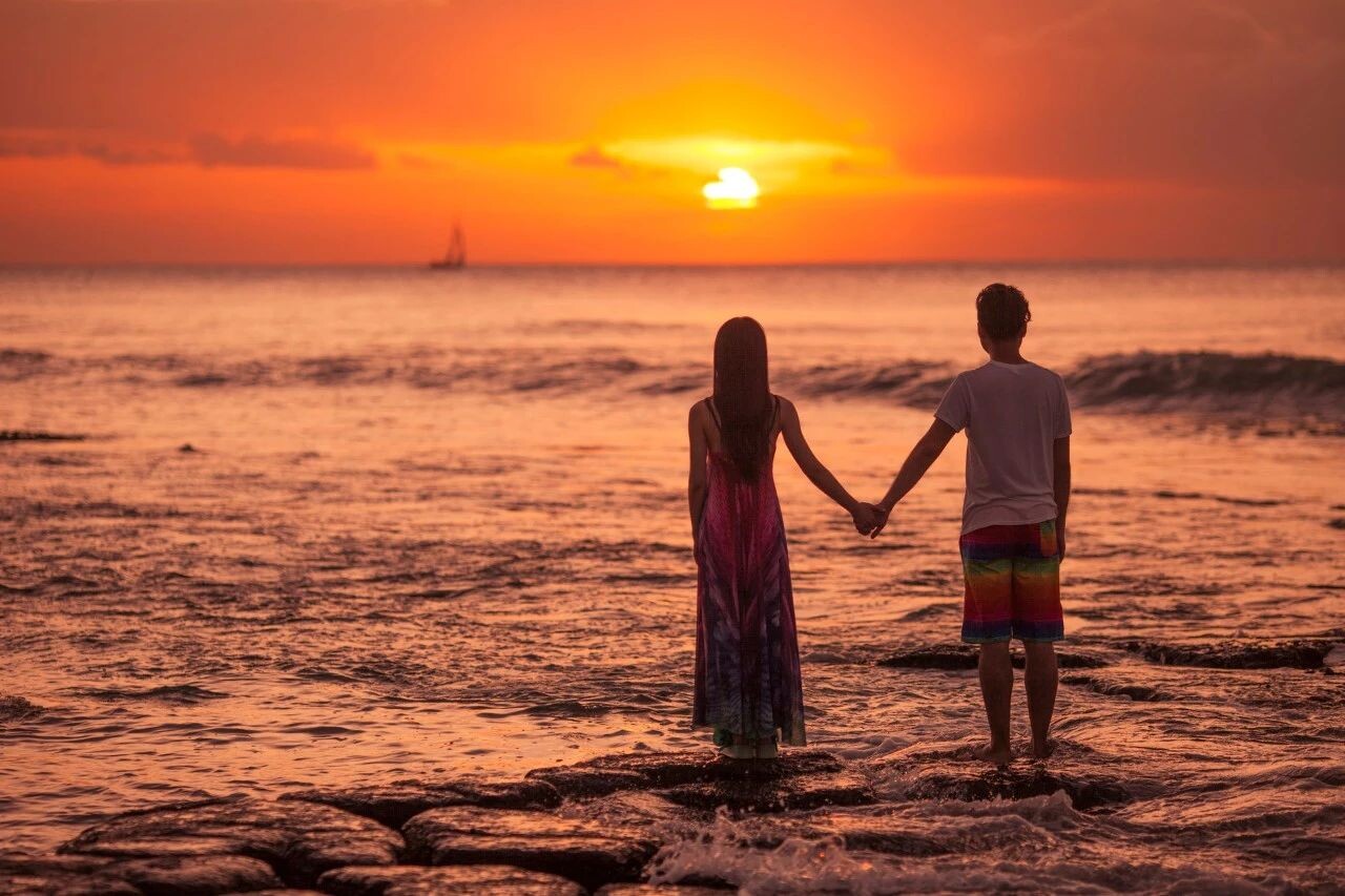 新娘被男闺蜜叫走23分钟,回来婚礼散场只剩娘家人:你麦克风没关!