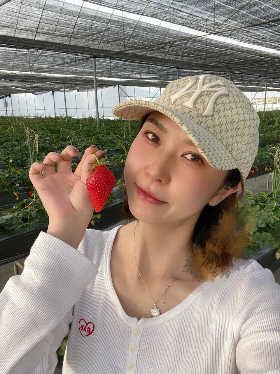 曝光河南驻马店反差中学老师 学校里为人师表 私下约炮掰开骚穴给炮友拍照 被后入的忘我淫叫!