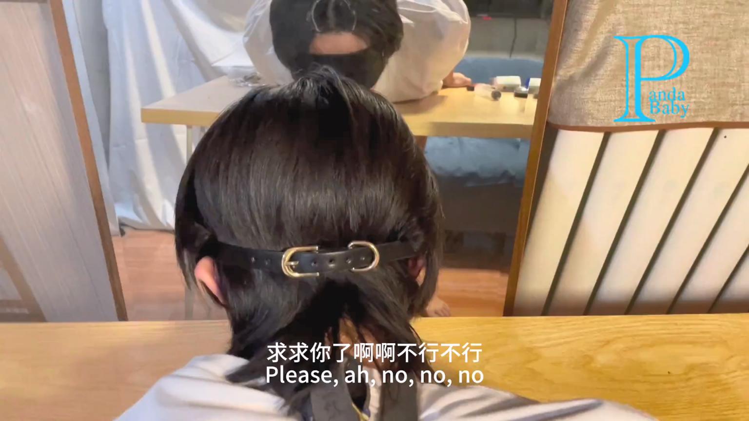 淫荡小骚货带着肛塞健身被发现，被带上项圈狗链按倒镜子前爆操，彻底沦为爸爸的性奴母G