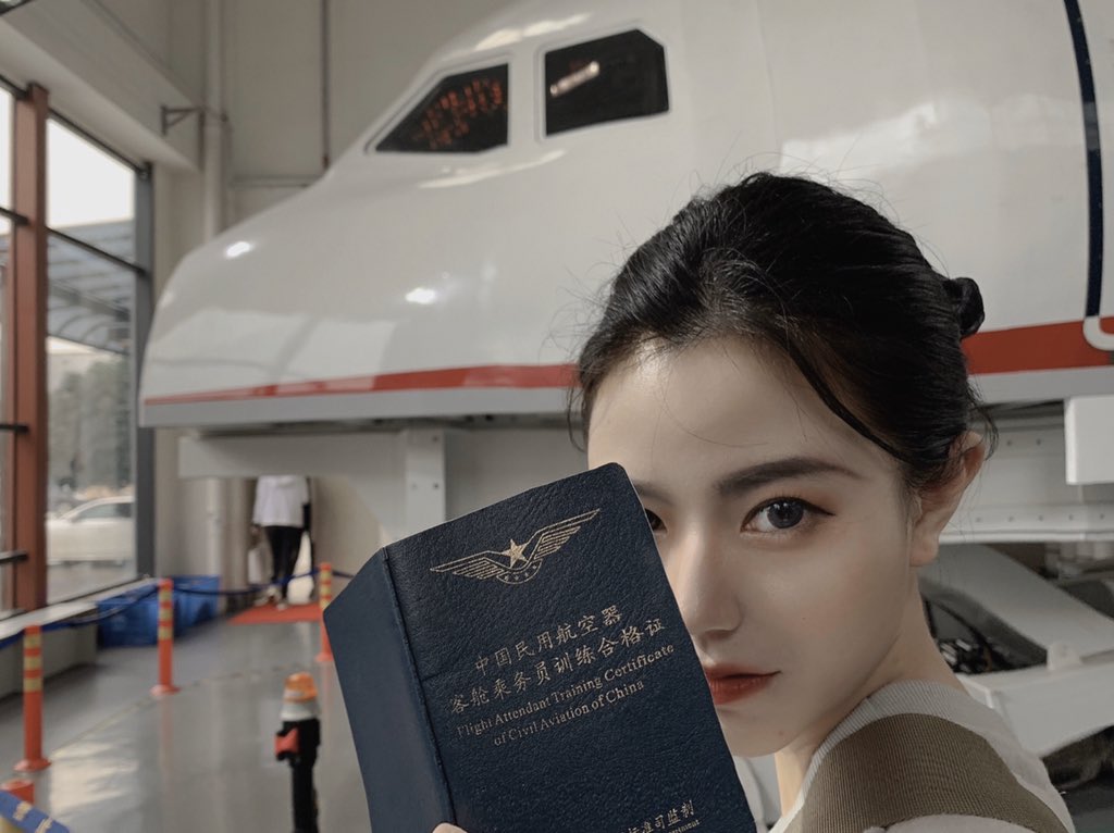 优雅尤物极度反差 极其骚浪 骚叫起来让人欲火难耐