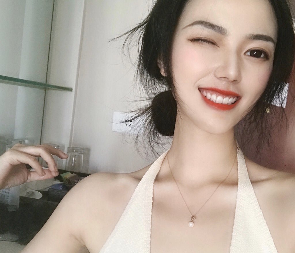 优雅尤物极度反差 极其骚浪 骚叫起来让人欲火难耐