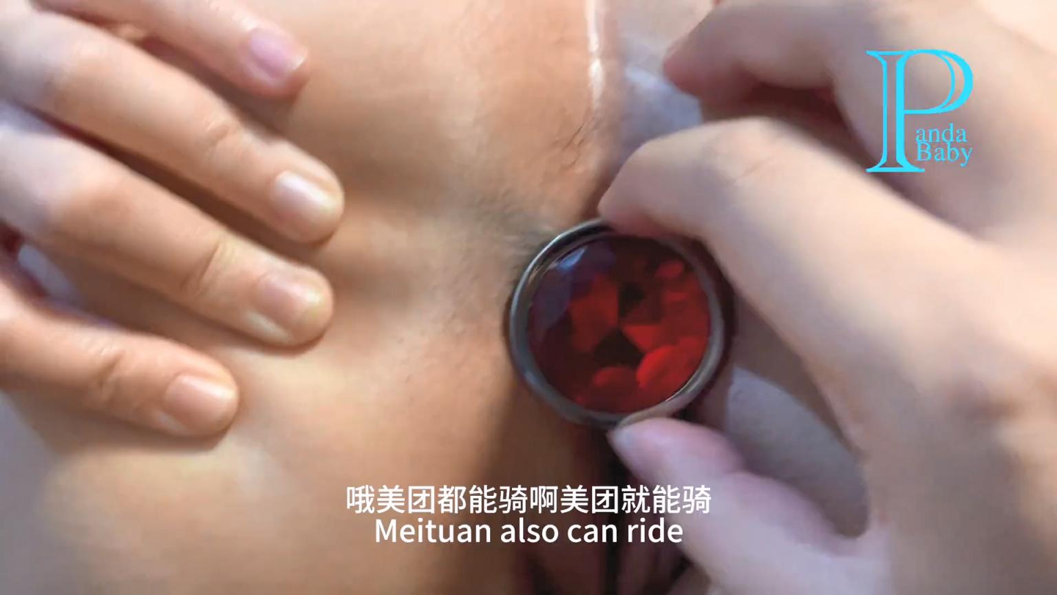 淫荡小骚货带着肛塞健身被发现，被带上项圈狗链按倒镜子前爆操，彻底沦为爸爸的性奴母G