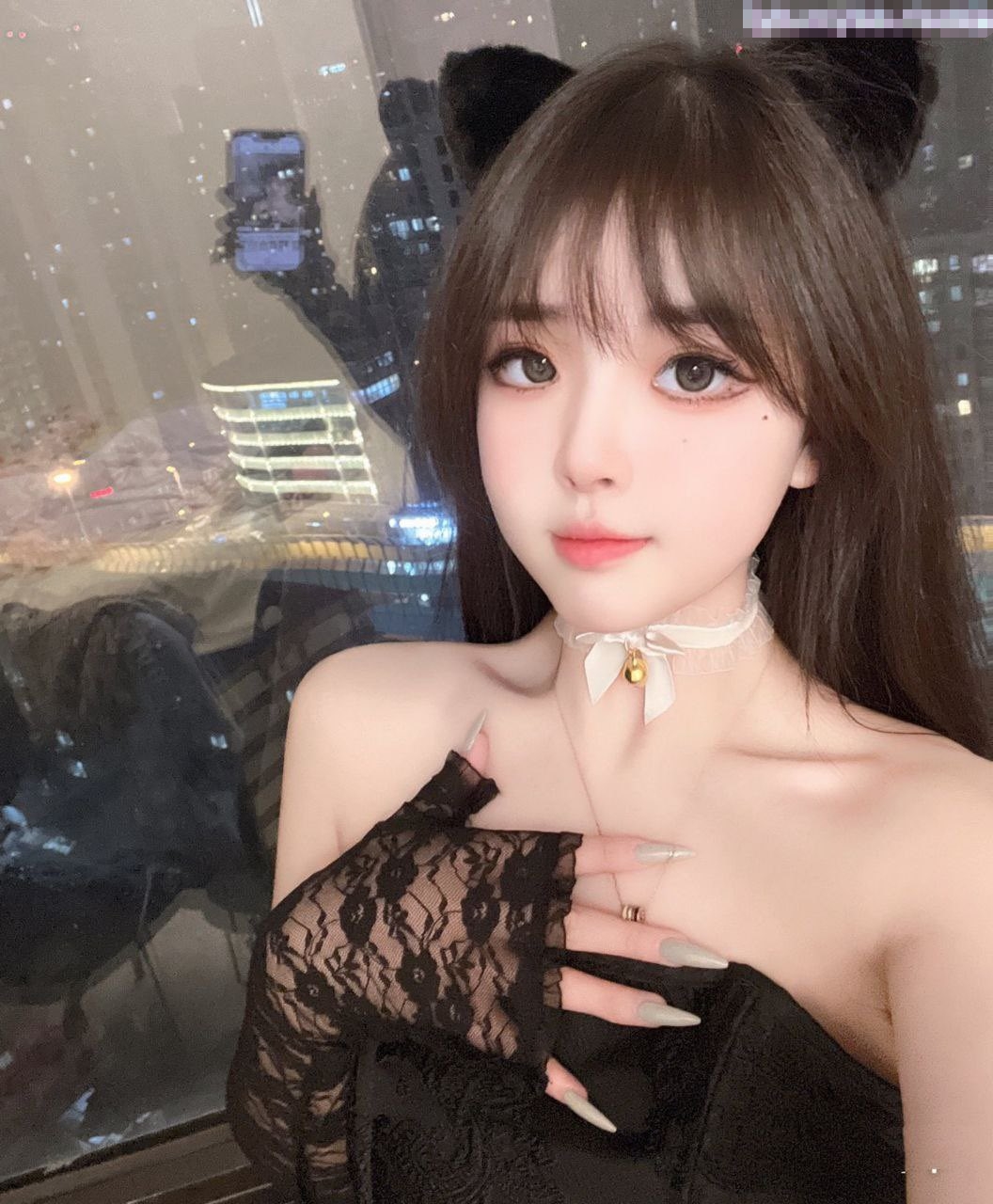 “爽吗，逼够紧” 黑丝美女被操自言自语呻吟叫床 第一视角扛着大长腿被大肉棒无套输出稀毛一线天真嫩