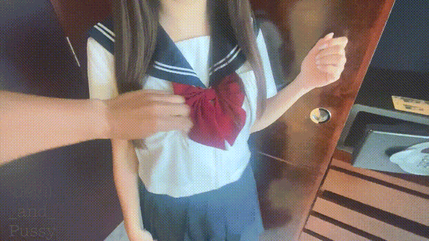 “呜呜呜，这样晚上还怎么演出啊，演出服都被你撕成开裆裤了”瞒着父母偷偷去见坏叔叔