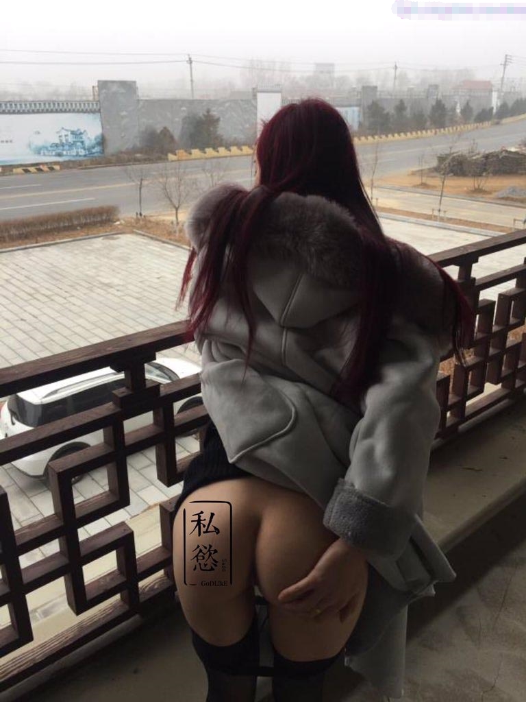 超级大胆的小林跑去体育生教室窗口尿尿 真空出门新体验  超刺激户外露出