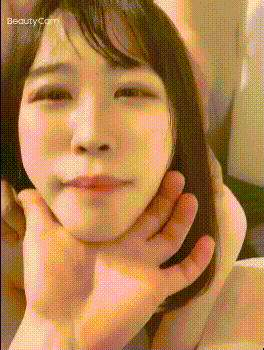 在学校的时候人畜无害 乖乖巧巧 学习成绩优秀 一到床上本性就暴露了 真的特别反差