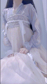 Lo娘服 小白袜 你心动吗 看看二次元洛丽塔少女的汉服诱惑 双视角看看小鹿怎么把自己的小骚穴给干喷的