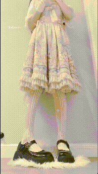 Lo娘服 小白袜 你心动吗 看看二次元洛丽塔少女的汉服诱惑 双视角看看小鹿怎么把自己的小骚穴给干喷的