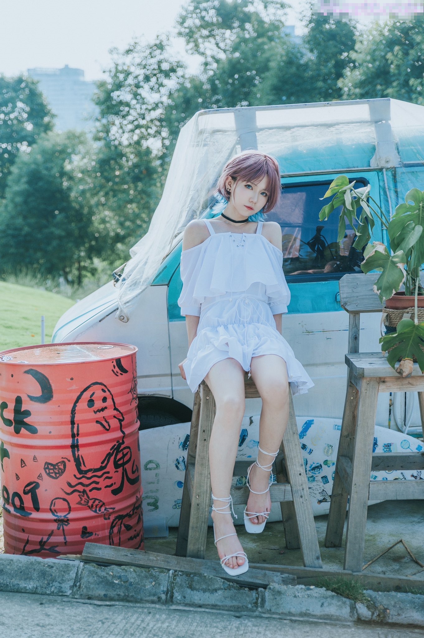 胆子大一点 给炎热的夏天带来一丝清凉 野战 射嘴里 内射 和大奶美女来到郊外回归自然不错的选择