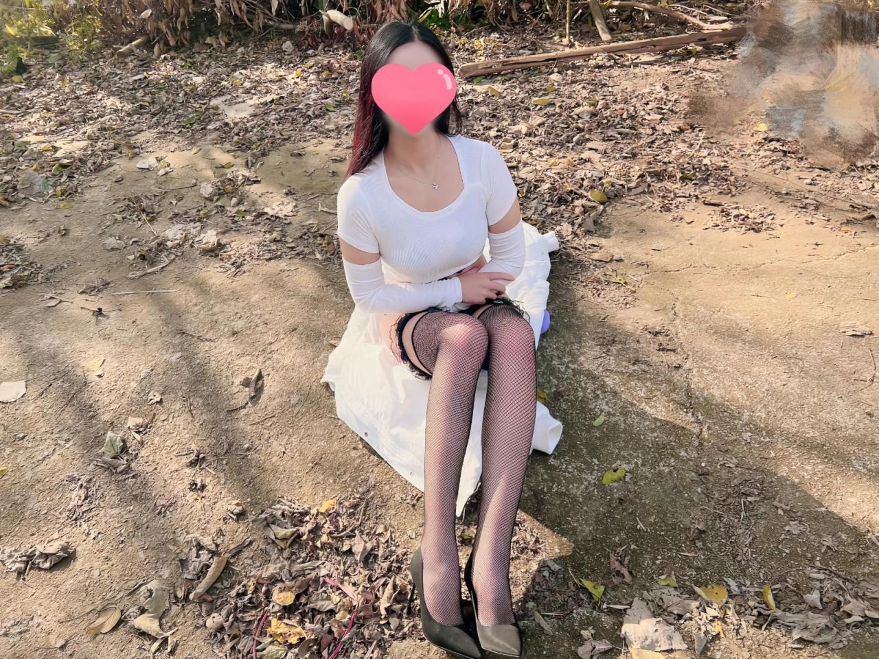 绿帽大神寝取NTR让性感老婆穿开档丝去安慰离异兄弟，精液吃到饱，全程高清录制