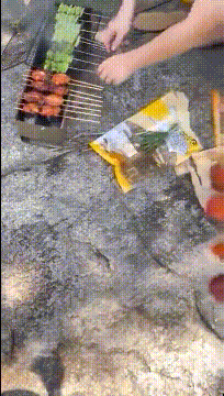 野战 跟朋友出来爬山郊游烧烤 吃饱喝足兴致来 跟妹子找个岩洞吃鸡啪啪好刺激 屁屁大鲍鱼嫩淫水多