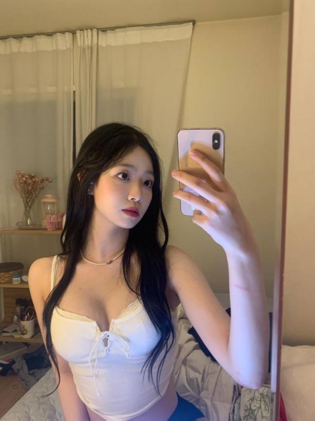 女神挑战两根棒棒反差白富美 被两根肉棒同时满足 上下两张嘴都要 做爱很生猛 视觉感超强