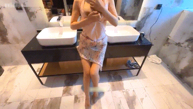 办公室极品身材气质碎花裙御姐女神趁着午休约出来把她给操了偷偷给老公戴绿帽太刺激了