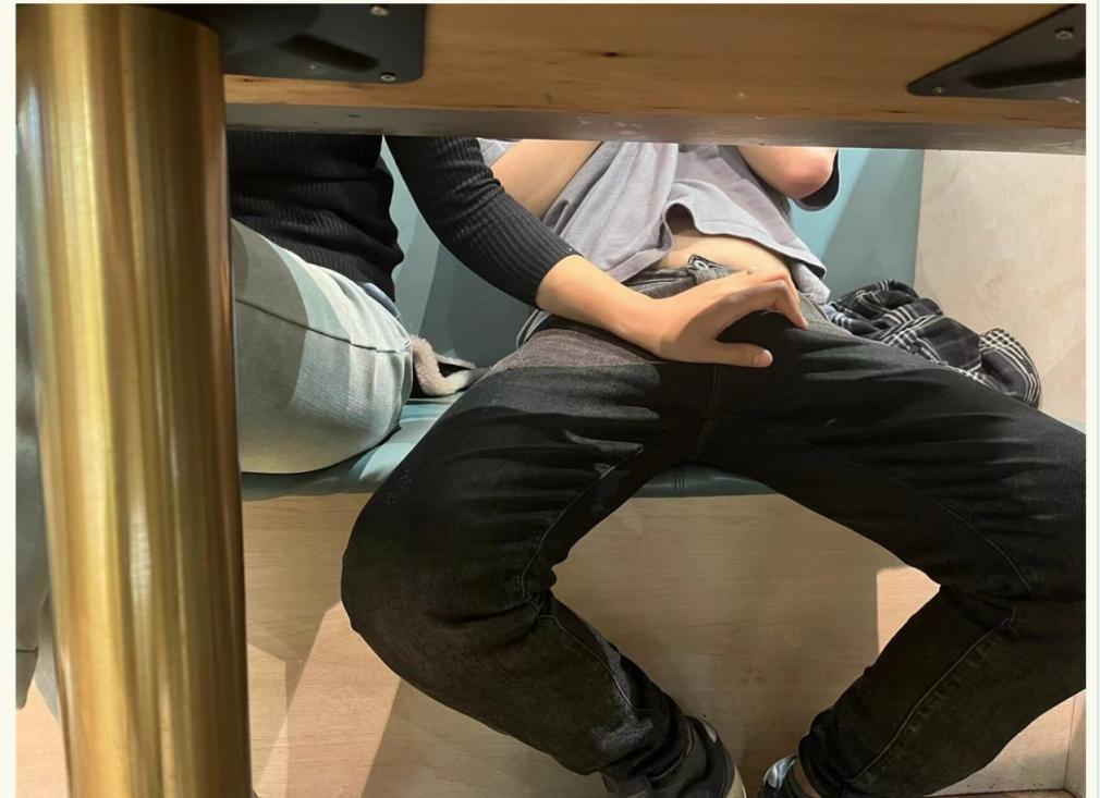 坐标广东佛山【良家夫妻约单男】外表斯文戴着眼镜的嫂子在床上好骚好淫荡