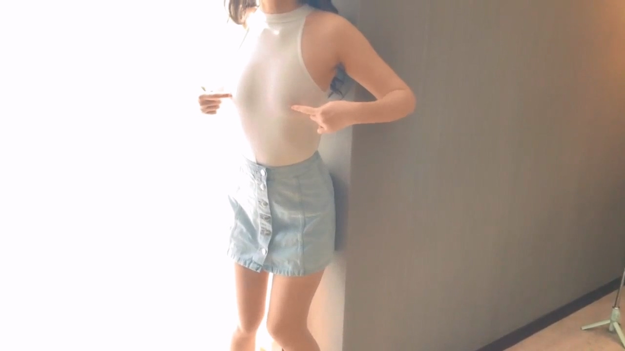 美貌清纯女神的另一面 给男友戴绿帽 小穴正被大鸡巴操着被男友电话查岗 不敢呻吟，紧张刺激