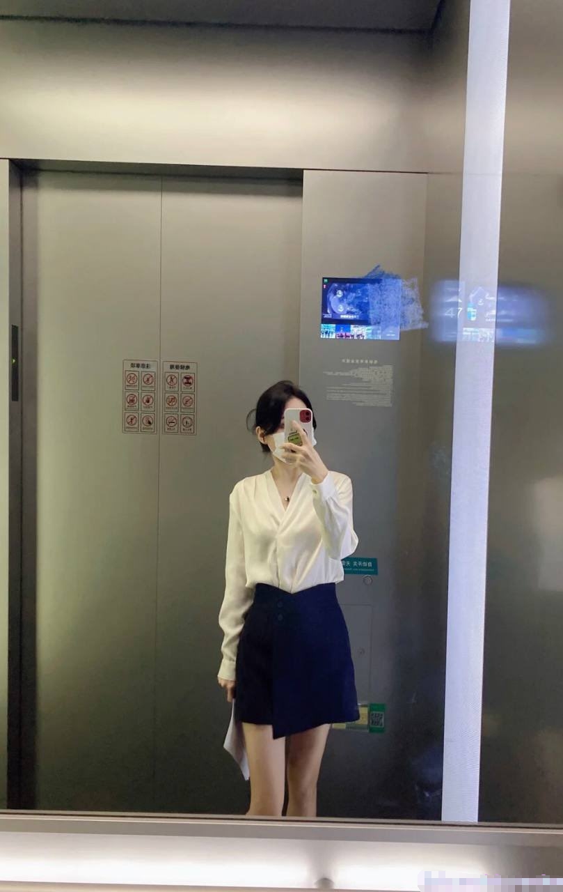 你以为的端庄高雅的女神私下是什么样子的吗?被当成妓女一样狠狠羞辱，看表情就知道很喜欢