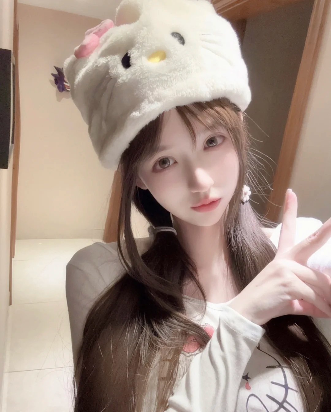 00后青春活力花季美少女 表面是大家文静乖巧小学妹 私下是爸爸的小淫娃 又乖又反差的女孩子谁不爱