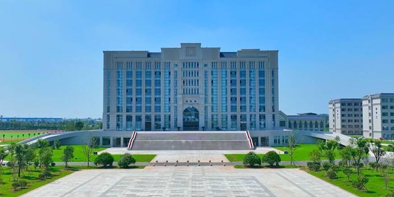 【吃瓜首发】山东外事学院凉亭事件！ 教官与学生户外凉亭啪啪啪 完整版视频流出！