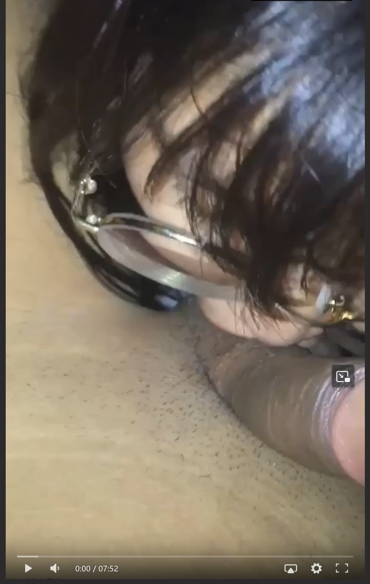 柳州职业技术学院韦闫妮被学长PUA放学带去开房玩3P