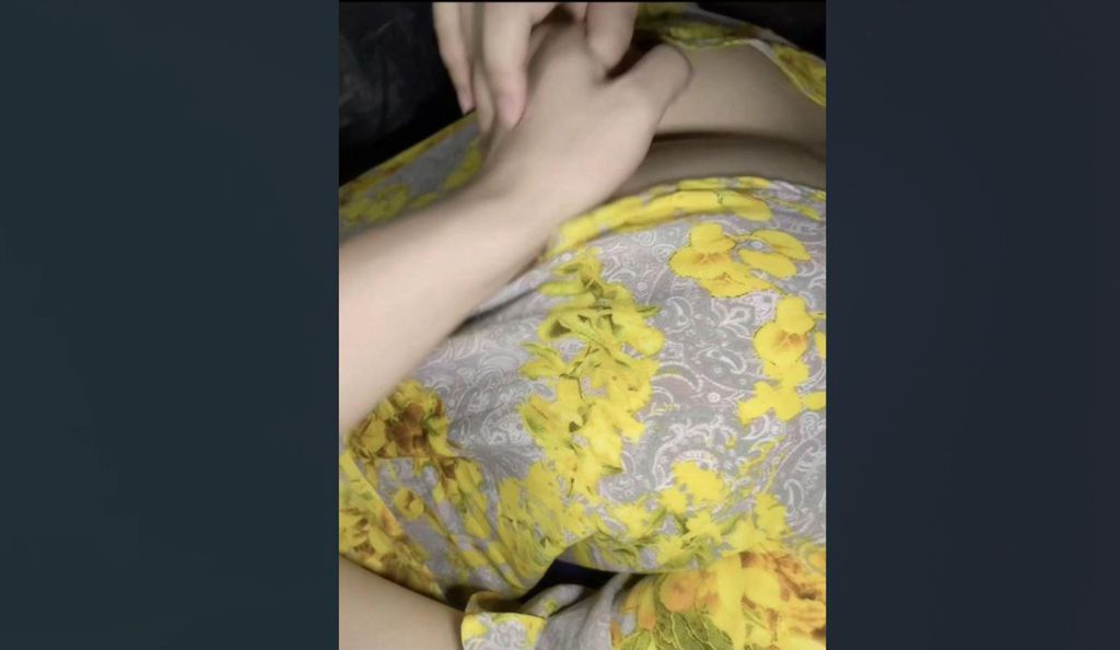 姐弟乱伦 带姐姐到野外露营，偷偷下药，再次进入姐姐的身体