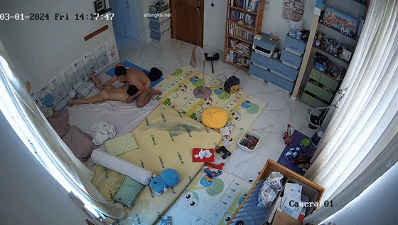 2024-5月新流出黑客破解家庭摄像头偷拍白天把孩子送去幼儿园夫妻肆无忌惮的做爱