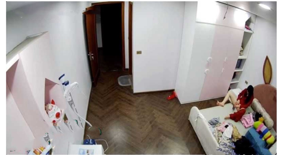 破解家庭摄像头录像 发现寂寞少妇一天抠逼两次给老公看 床上都是淫水