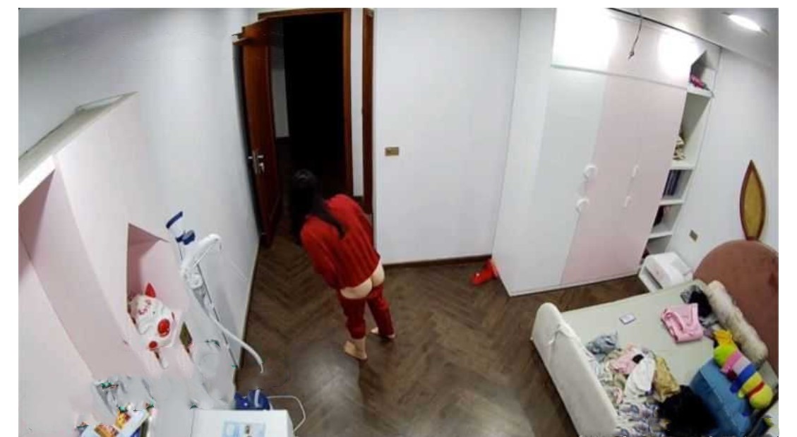 破解家庭摄像头录像 发现寂寞少妇一天抠逼两次给老公看 床上都是淫水