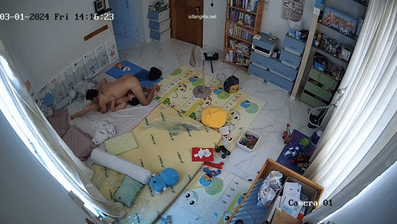 2024-5月新流出黑客破解家庭摄像头偷拍白天把孩子送去幼儿园夫妻肆无忌惮的做爱